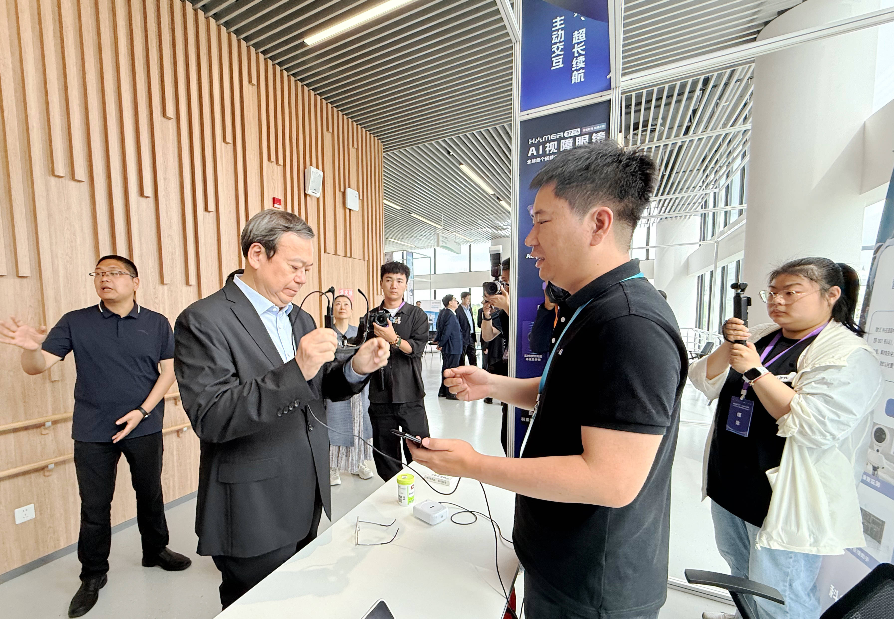 镜亮相2025长三角残健融合运动会开启“视界”新篇麻将胡了2模拟器联汇科技Homer好马AI视障眼(图2)